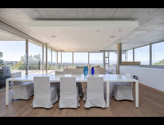 5 BEDROOM FREEHOLD TO LET IN CONSTANTIA